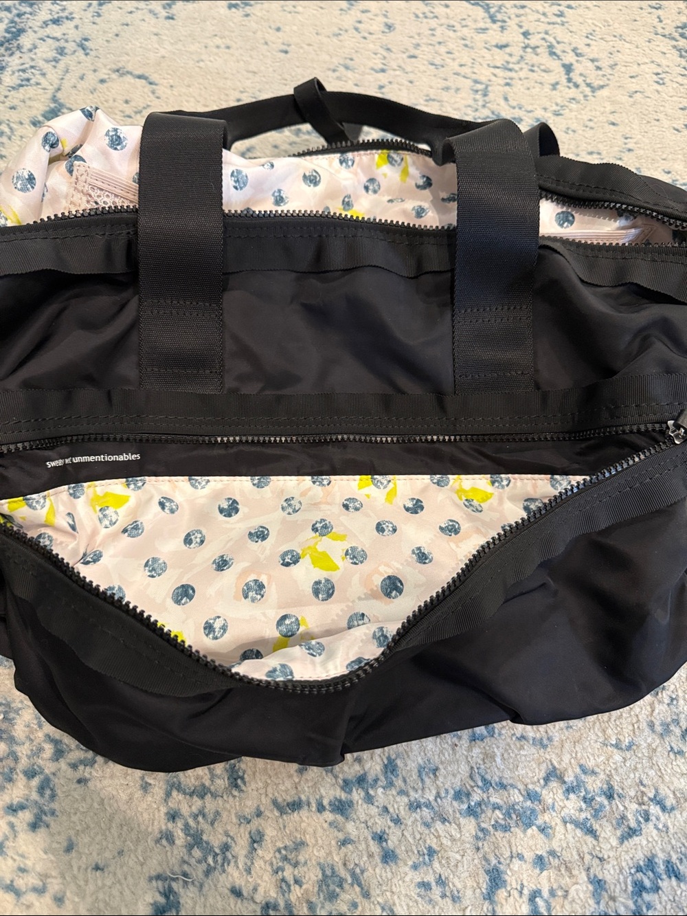 Lululemon Gym to Win Duffel Bag - Picture 4 of 7